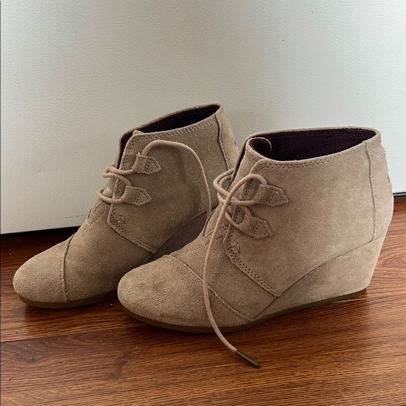 Toms Tan Kala Wedge Genuine Suede Shoes - Picture 2 of 6